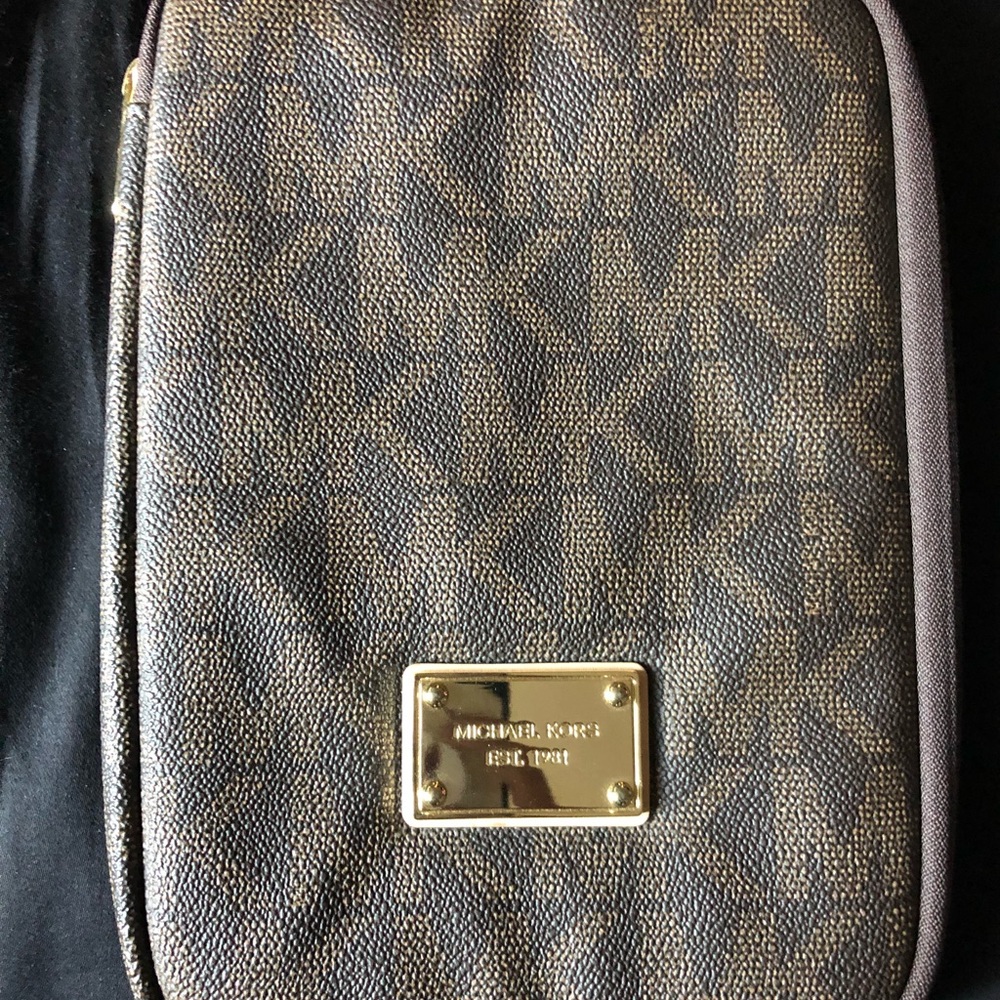 Michael kors case